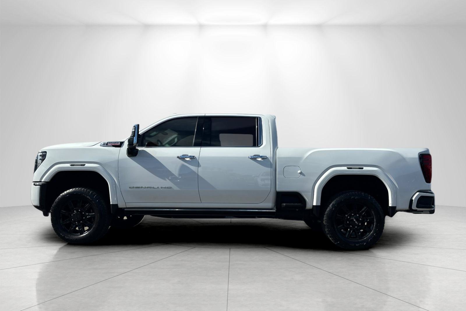 Used 2024 GMC Sierra 3500 Denali w/ Denali Reserve Package AWD/4WD image 6