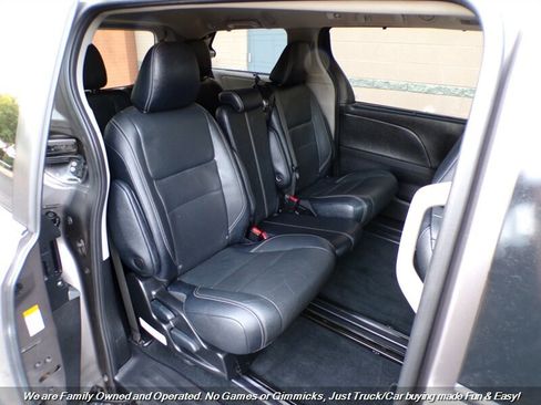Used 2015 Toyota Sienna SE image 26