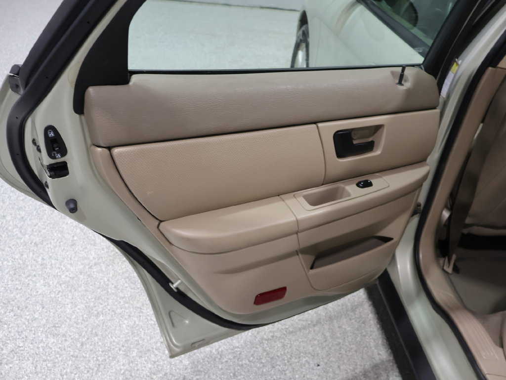 Used 2006 Ford Taurus SEL FWD image 24
