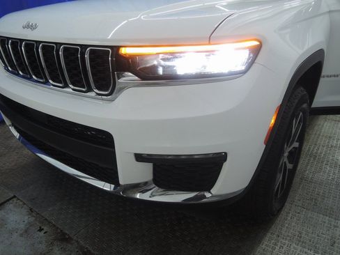 Used 2024 Jeep Grand Cherokee L Limited AWD/4WD image 39
