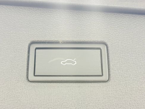 Used 2018 Volkswagen Tiguan SEL image 11