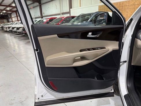 Used 2017 Kia Sorento EX image 22