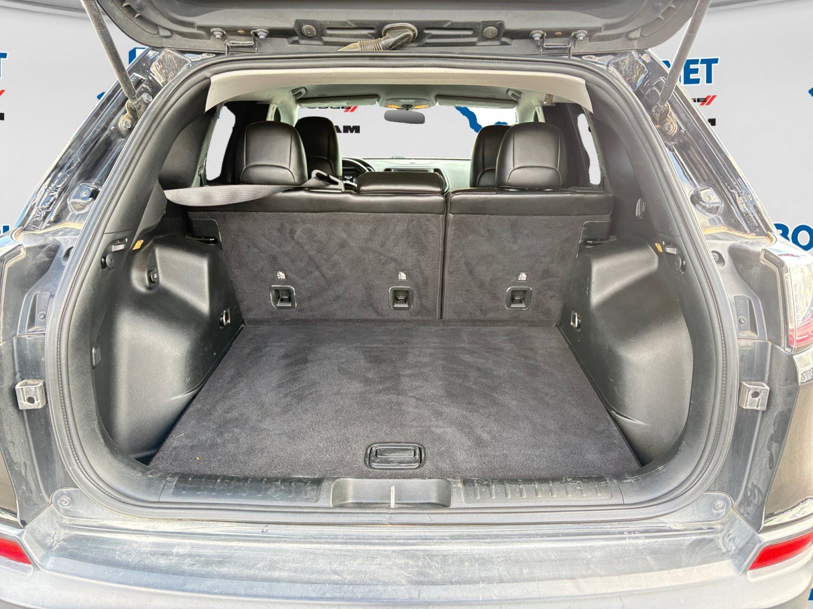 Used 2019 Jeep Cherokee Latitude Plus FWD image 22