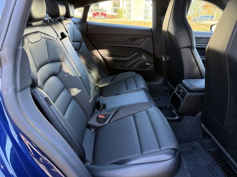 Used 2022 Porsche Taycan image 39