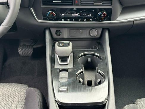 Used 2026 Nissan Rogue SV FWD image 8