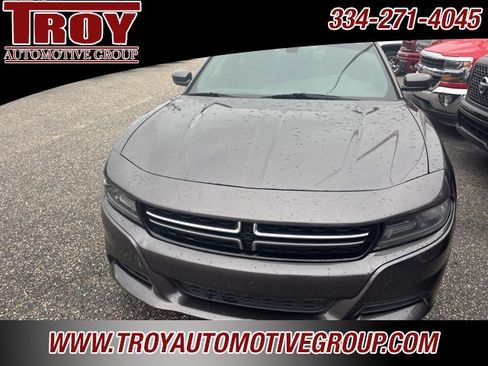 Used 2017 Dodge Charger SE image 8