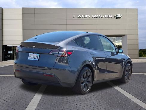 Used 2025 Tesla Model Y Long Range RWD image 5