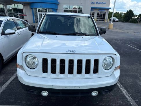 Used 2017 Jeep Patriot Latitude AWD/4WD image 2