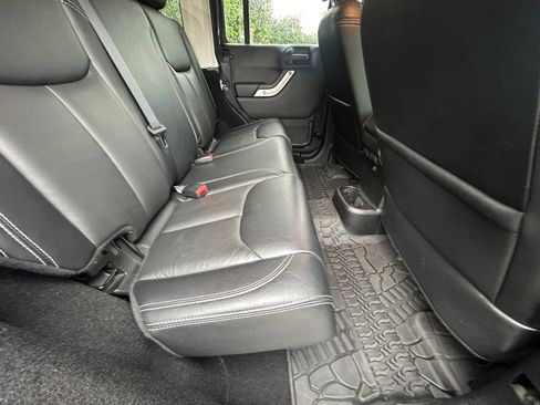 Used 2017 Jeep Wrangler Unlimited Rubicon AWD/4WD image 29