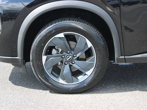 Used 2024 Nissan Rogue SV AWD/4WD image 19
