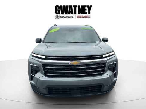 Used 2024 Chevrolet Traverse LT w/ Enhanced Driving Package FWD image 1