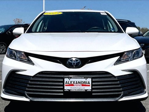 Used 2023 Toyota Camry LE image 3