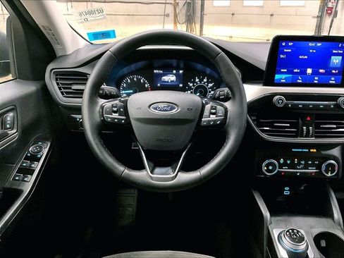 Used 2022 Ford Escape SE w/ Cold Weather Package AWD/4WD image 17