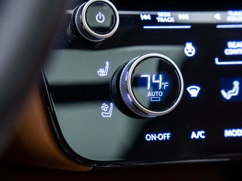 Used 2023 INFINITI QX60 Sensory w/ Vision Package AWD/4WD image 29