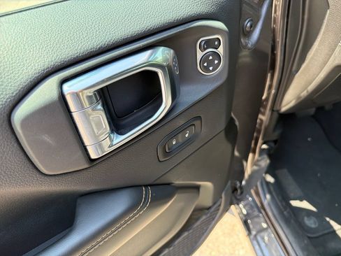 Used 2025 Jeep Wrangler Unlimited Sahara w/ Safety Group AWD/4WD image 13