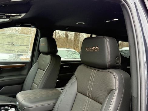 New 2025 Chevrolet Suburban High Country image 19