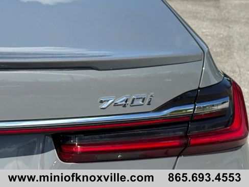 Used 2022 BMW 740i w/ Premium Package image 33