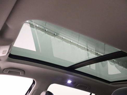 Used 2023 Volkswagen Atlas SE w/ Panoramic Sunroof Package image 18