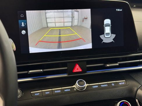 Used 2022 Hyundai Elantra Limited image 36