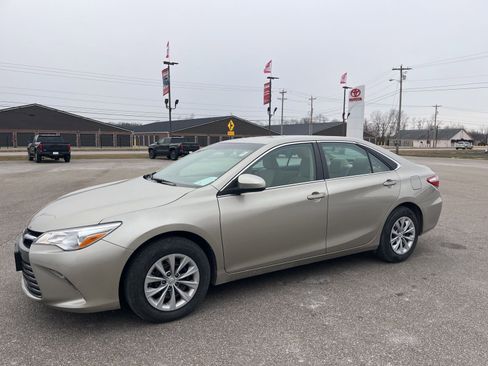 Used 2016 Toyota Camry LE image 19