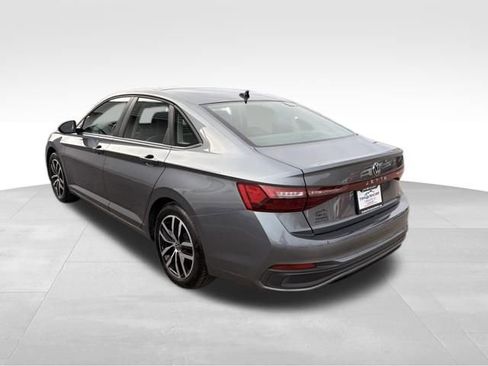 Used 2025 Volkswagen Jetta SE image 11