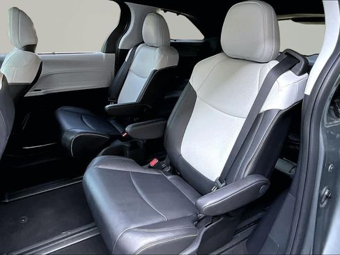 Used 2026 Toyota Sienna XSE AWD/4WD image 21
