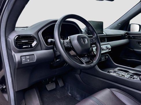 Certified 2025 Honda Pilot Black Edition image 10