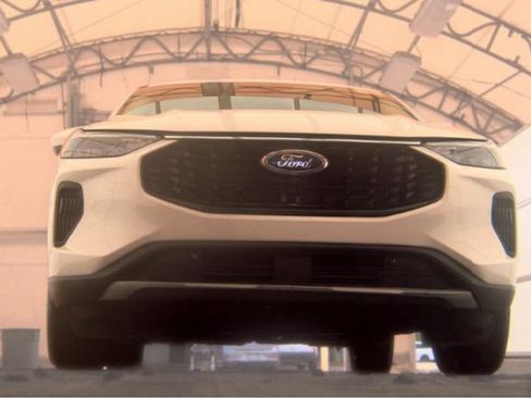 Used 2023 Ford Escape Active w/ Tech Pack #2 FWD image 4
