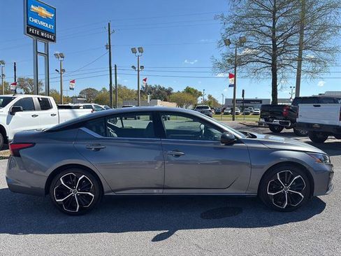 Used 2024 Nissan Altima 2.5 SR FWD image 8
