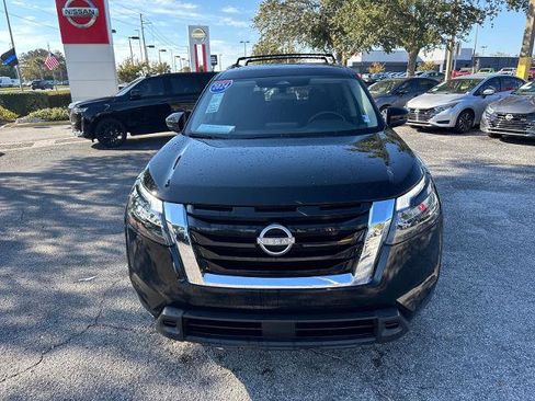 Certified 2024 Nissan Pathfinder SV image 3