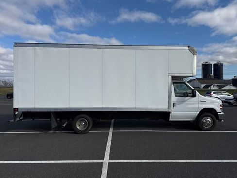 Used 2019 Ford E-450 and Econoline 450 Super Duty w/ Power Windows & Locks Group image 8