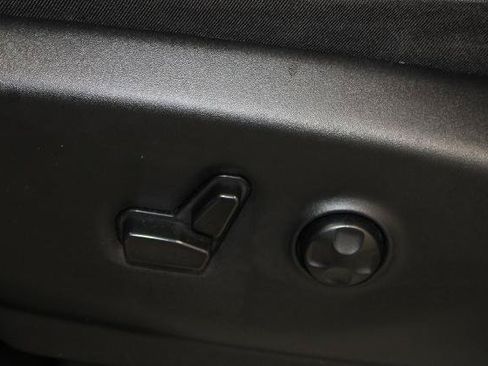 Used 2023 Chrysler Pacifica Limited FWD image 16