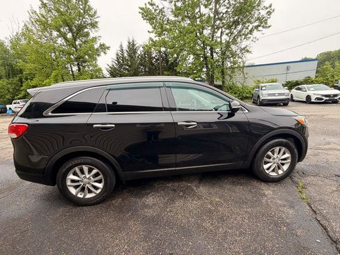 Used 2017 Kia Sorento FWD image 9