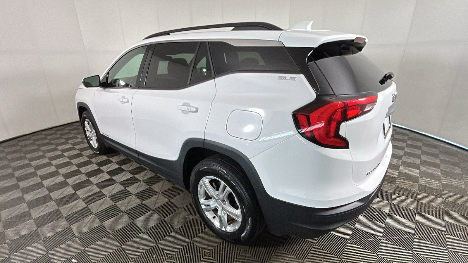 Used 2019 GMC Terrain SLE w/ Driver Convenience Package AWD/4WD image 5