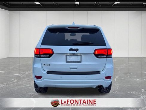 Used 2020 Jeep Grand Cherokee Altitude image 4