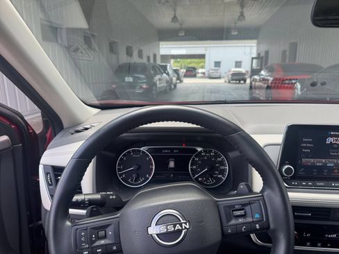 Used 2025 Nissan Rogue SV FWD image 35