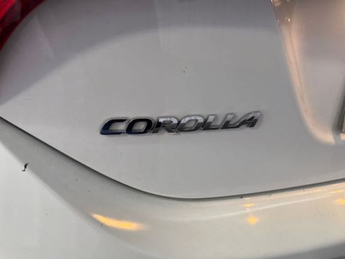 Used 2018 Toyota Corolla LE FWD image 12