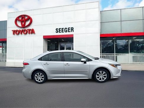 Used 2023 Toyota Corolla LE FWD image 2