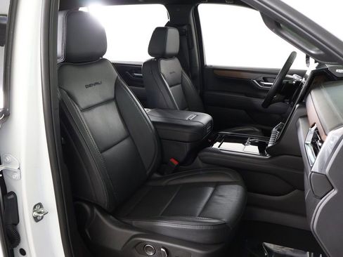 Used 2025 GMC Yukon XL Denali AWD/4WD image 39