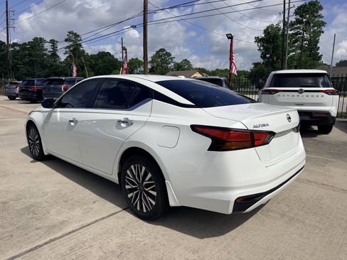 Used 2024 Nissan Altima 2.5 SV AWD/4WD image 25