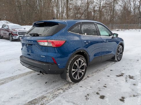 Used 2022 Ford Escape SE w/ SE Sport Appearance Package image 5