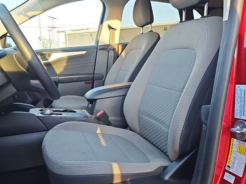 Used 2022 Ford Escape SE w/ SE Sport Appearance Package image 19