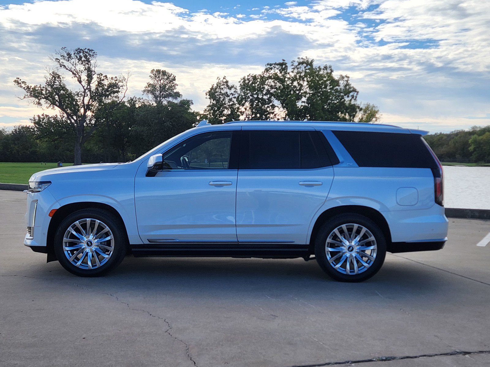 Certified 2023 Cadillac Escalade Premium Luxury w/ Performance Package AWD/4WD image 3