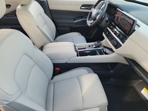 New 2026 Nissan Pathfinder SL FWD image 10
