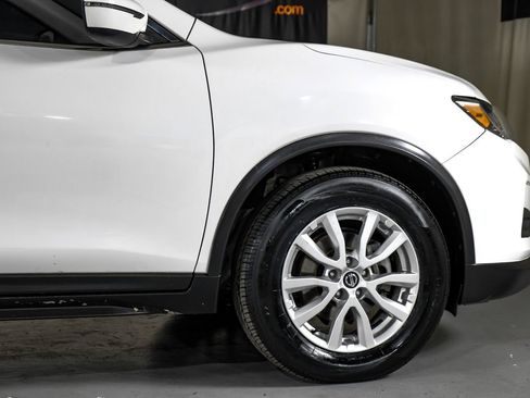 Used 2018 Nissan Rogue SV image 7