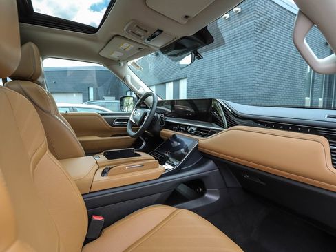 Used 2025 INFINITI QX80 Luxe AWD/4WD image 32