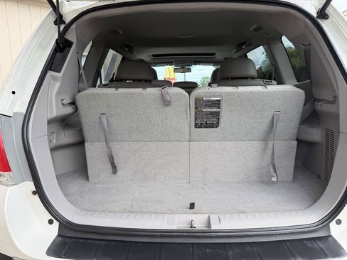 Used 2011 Toyota Highlander SE w/ Tow Pkg AWD/4WD image 14