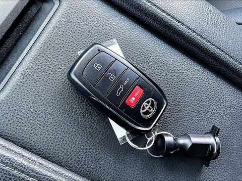 Used 2024 Toyota Grand Highlander AWD image 12