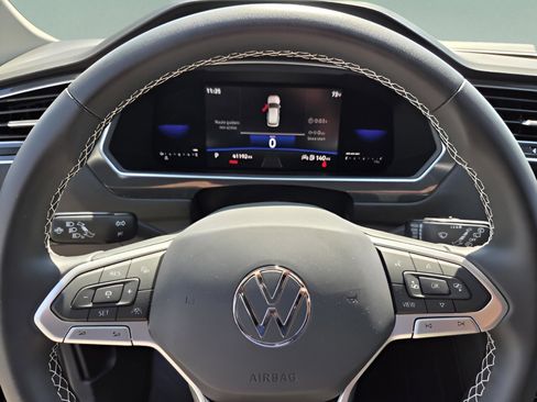 Used 2023 Volkswagen Tiguan SE image 55