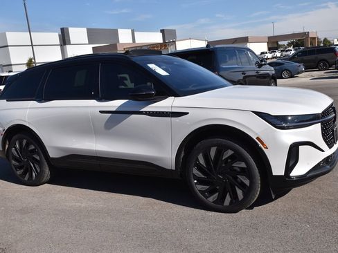 New 2026 Lincoln Nautilus Reserve w/ Jet Appearance Package image 4